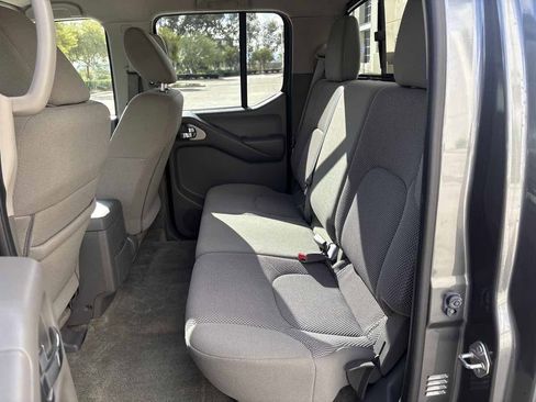 Used 2018 Nissan Frontier SV image 12