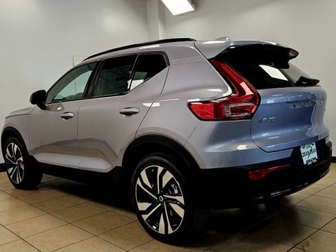 New 2026 Volvo XC40 B5 Plus w/ Climate Package image 6