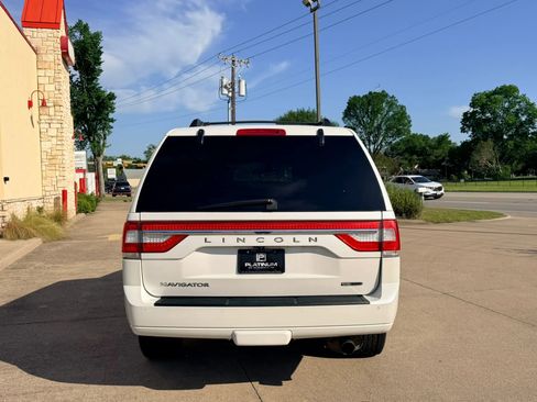 Used 2016 Lincoln Navigator Select AWD/4WD image 4