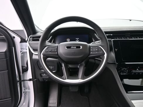 New 2025 Jeep Grand Cherokee Altitude image 27