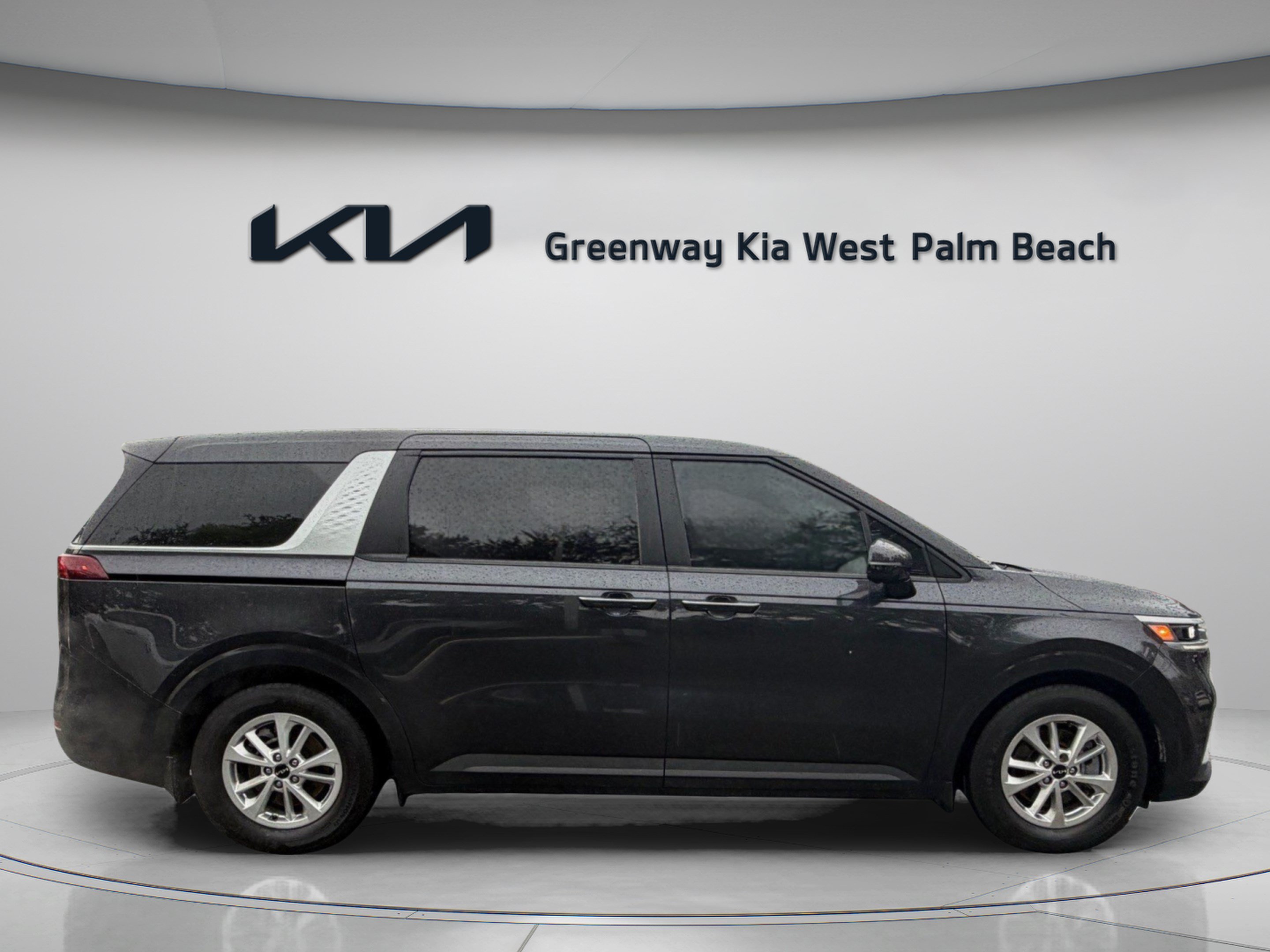 Used 2022 Kia Carnival LX FWD image 8