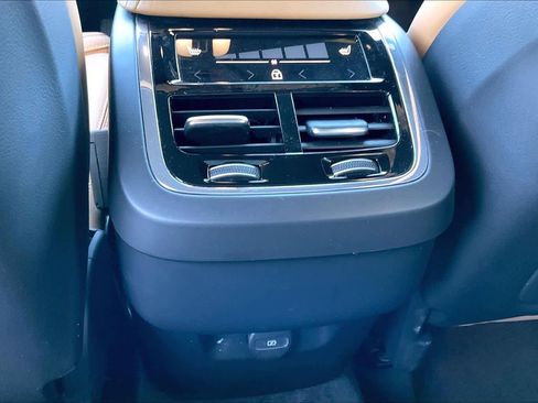 Used 2023 Volvo XC60 B5 Ultimate w/ Climate Package image 37