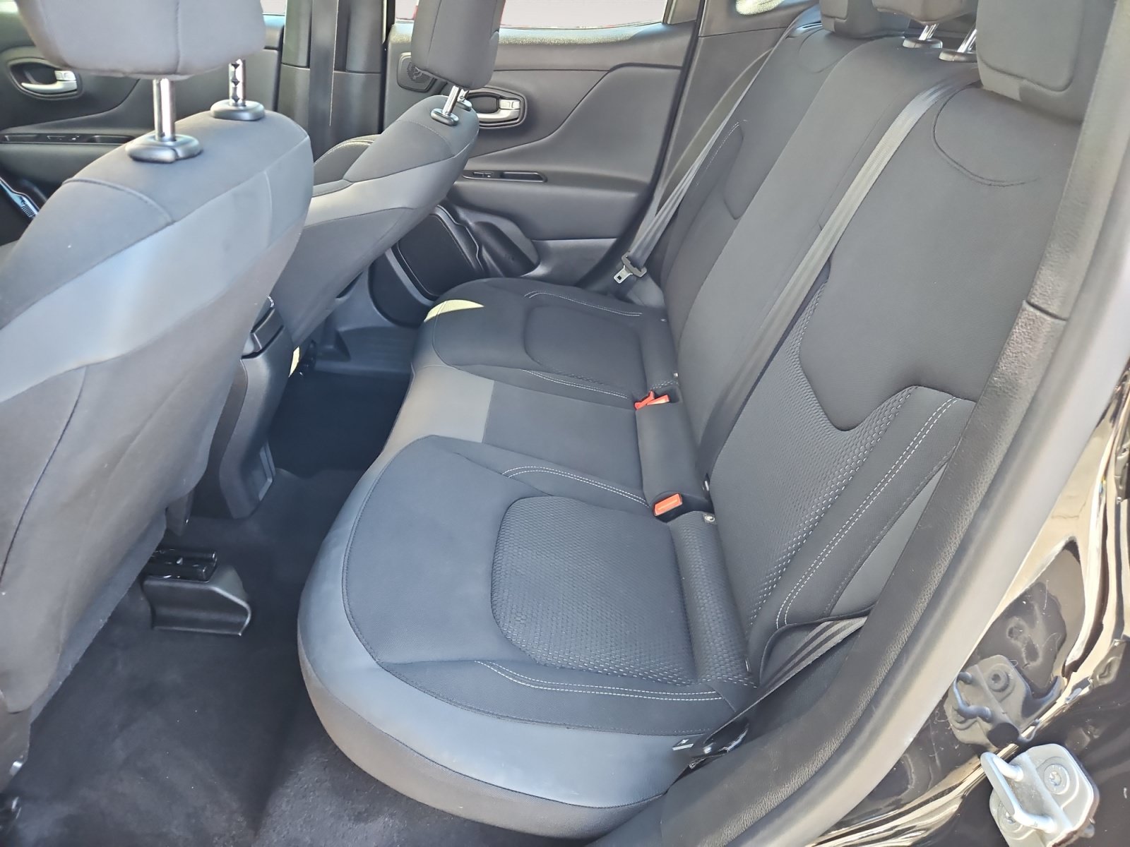 Used 2023 Jeep Renegade Altitude w/ Sun/Sound Group AWD/4WD image 13