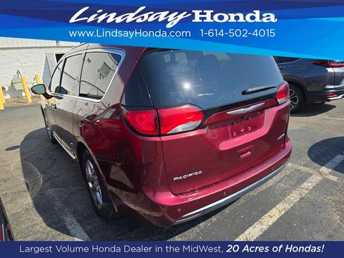 Used 2017 Chrysler Pacifica Limited w/ UConnect Theater Package FWD image 3