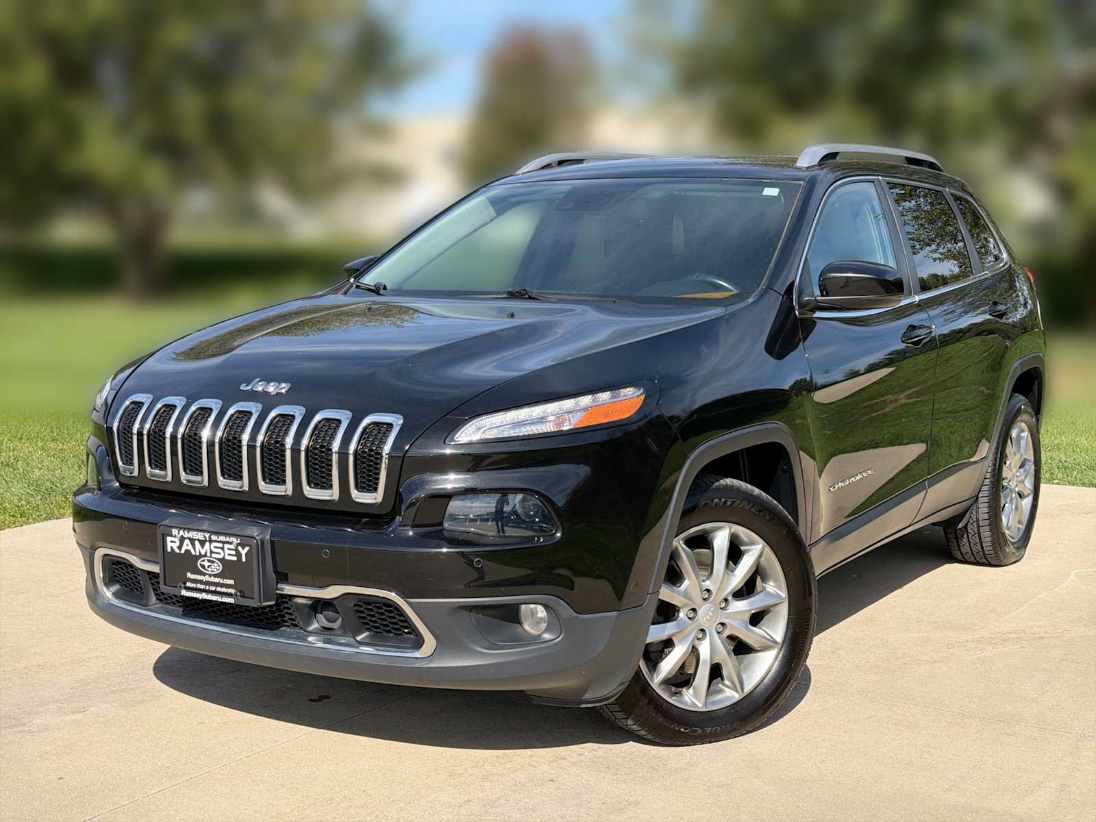 Used 2018 Jeep Cherokee Limited w/ Technology Group AWD/4WD image 1