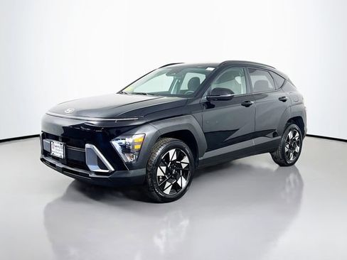 Used 2025 Hyundai Kona SEL image 2
