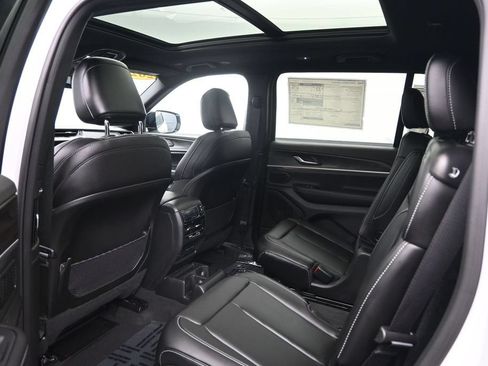 New 2026 Jeep Grand Cherokee L Limited AWD/4WD image 24