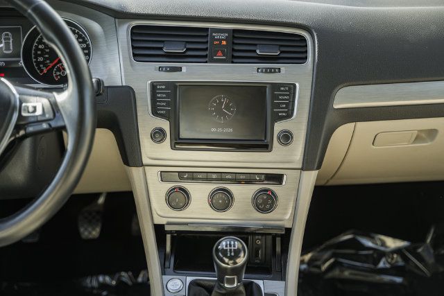 Used 2017 Volkswagen Golf 4-Door FWD image 22