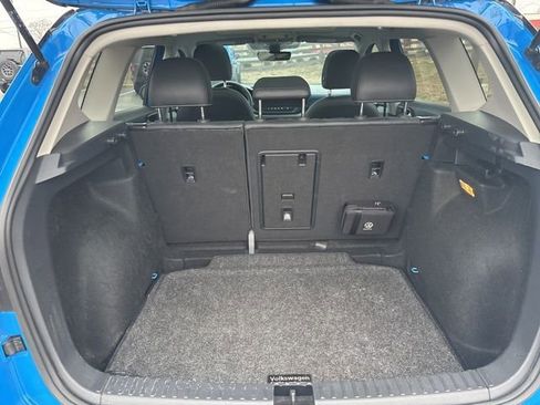 Used 2023 Volkswagen Taos SE w/ Panoramic Sunroof Package image 11