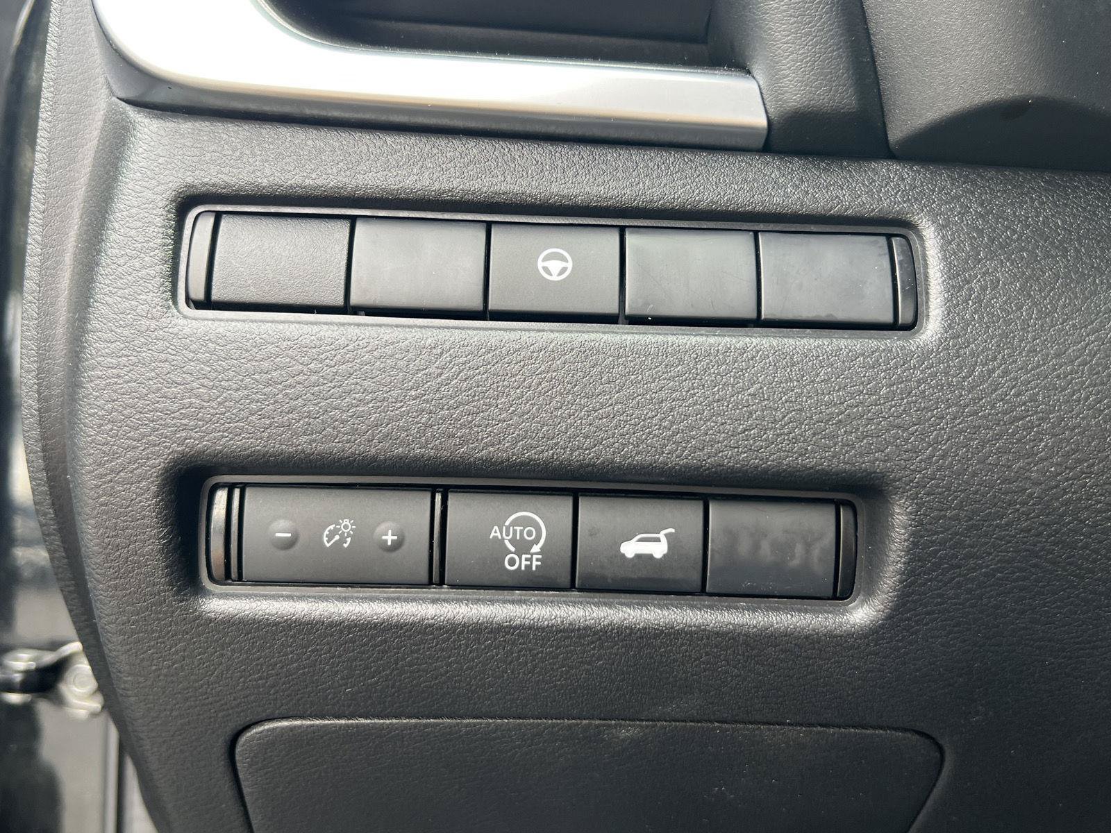 Used 2025 Nissan Rogue SV AWD/4WD image 33