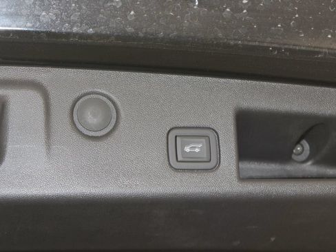 Used 2024 Chevrolet Equinox LT w/ LPO, Floor Liner Package FWD image 33