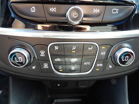 Used 2022 Chevrolet Traverse LT AWD/4WD image 23