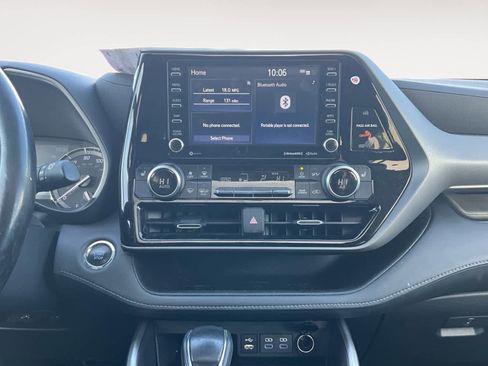 Used 2022 Toyota Highlander XLE image 13