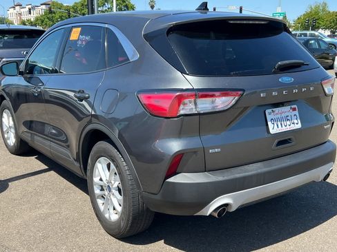 Used 2020 Ford Escape SE image 6