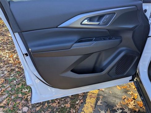 New 2026 Chevrolet Equinox EV LT image 8