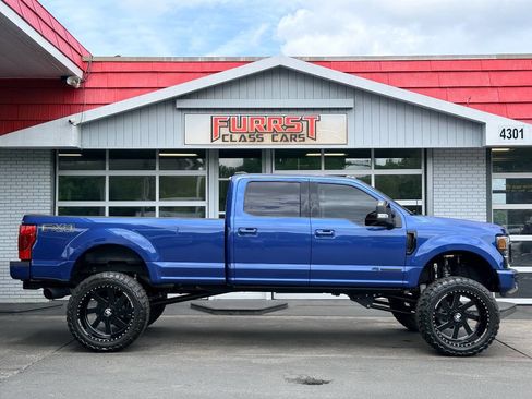 Used 2022 Ford F350 Lariat w/ Black Appearance Package AWD/4WD image 2