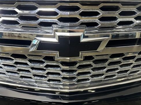 Used 2018 Chevrolet Suburban LT image 9