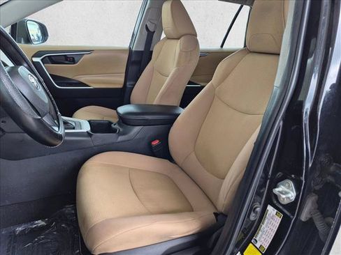 Used 2022 Toyota RAV4 LE FWD image 15