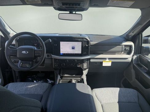 New 2026 Ford F250 XLT w/ XLT Premium Package AWD/4WD image 11