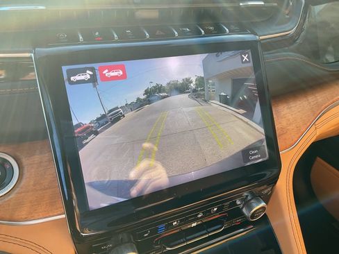 Used 2022 Jeep Grand Cherokee Summit AWD/4WD image 35