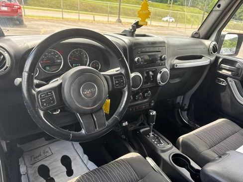 Used 2012 Jeep Wrangler Unlimited Sahara w/ Connectivity Group AWD/4WD image 11