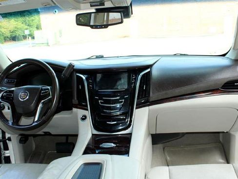 Used 2015 Cadillac Escalade ESV Luxury image 19