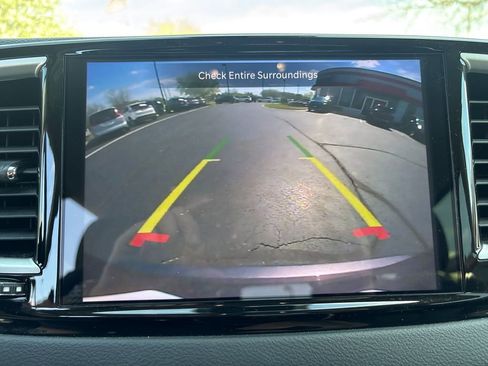 Used 2023 Chrysler Pacifica Touring-L FWD image 22