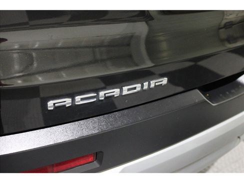 Used 2023 GMC Acadia SLT image 19