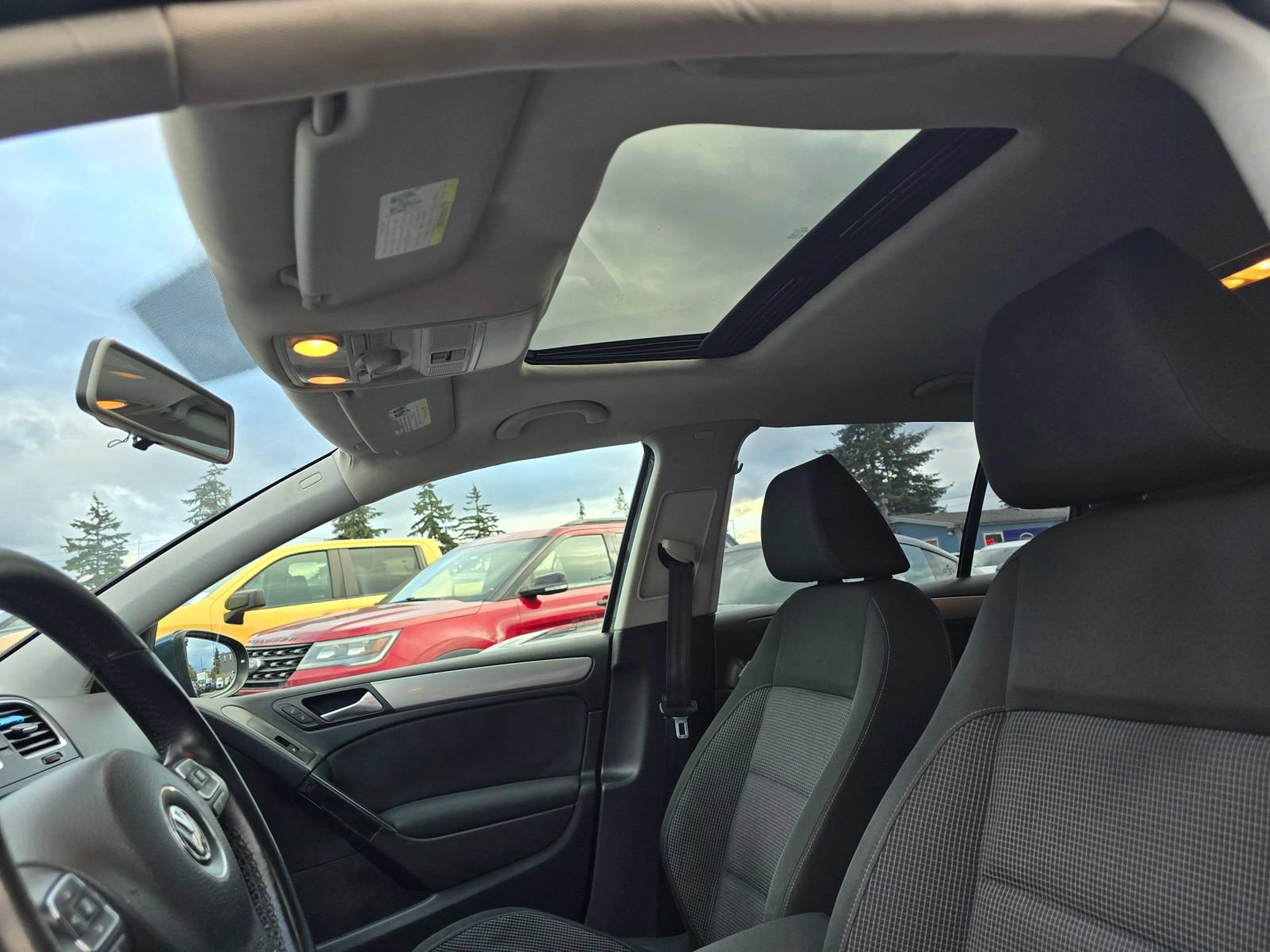 Used 2014 Volkswagen Golf 4-Door FWD image 22
