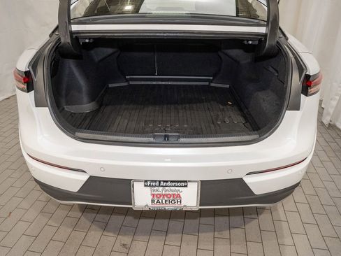 Used 2023 Toyota Crown Limited image 6