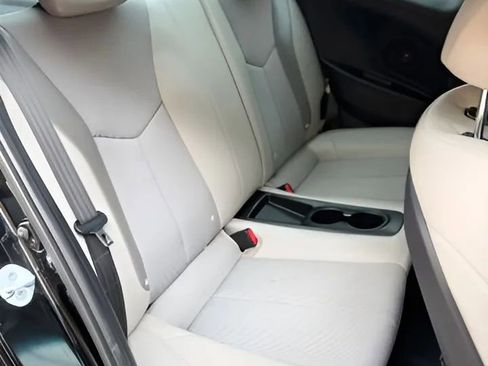 Used 2013 Hyundai Veloster w/ Style Pkg image 19