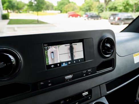 Used 2022 Mercedes-Benz Sprinter 2500 image 48