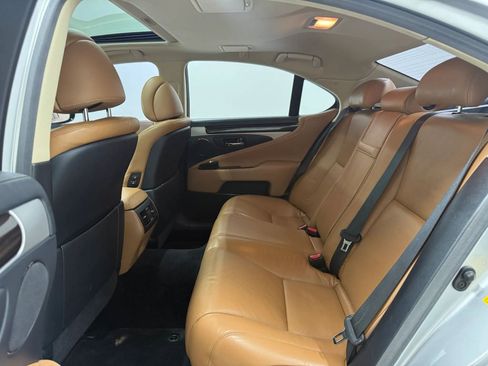 Used 2013 Lexus LS 460 w/ Comfort Pkg RWD image 17
