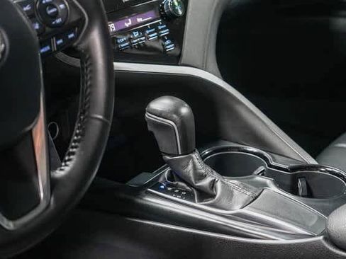 Certified 2020 Toyota Camry SE image 24