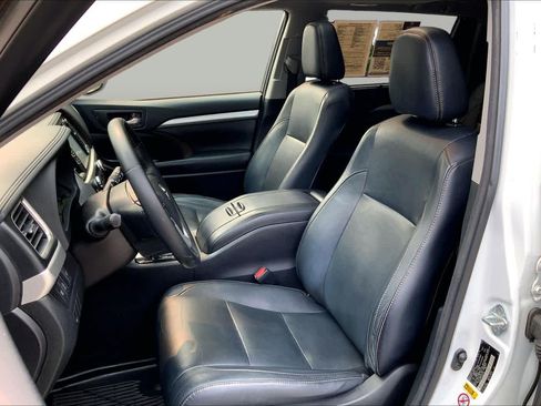 Used 2018 Toyota Highlander XLE AWD/4WD image 9