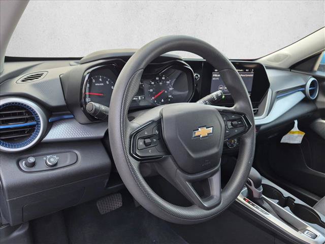 Used 2025 Chevrolet Trax LS w/ LS Convenience Package FWD image 9
