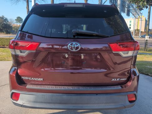 Used 2019 Toyota Highlander XLE image 9