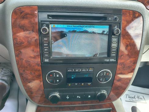 Used 2011 Chevrolet Avalanche LTZ AWD/4WD image 24
