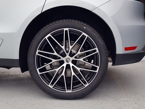 New 2026 Porsche Macan AWD/4WD image 27