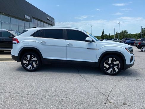 Used 2024 Volkswagen Atlas Cross Sport SE w/ Panoramic Sunroof Package AWD/4WD image 9