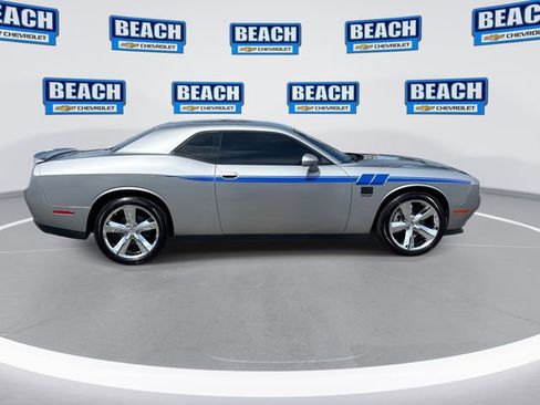 Used 2018 Dodge Challenger R/T RWD image 9