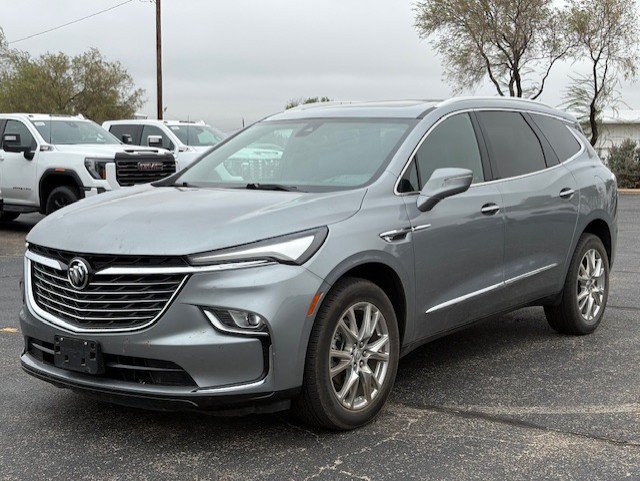 Used 2023 Buick Enclave Essence w/ Experience Buick Package FWD image 1