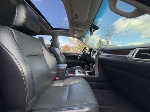 Used 2017 Lexus GX 460 image 42