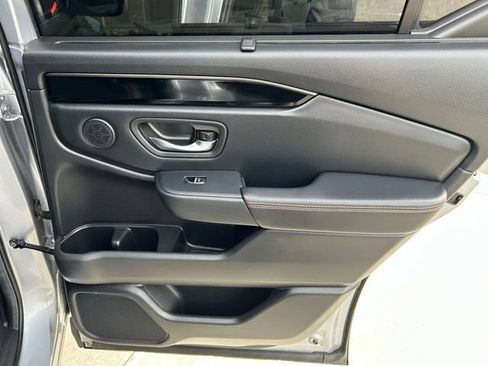 Used 2025 Honda Pilot TrailSport image 28