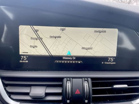 Used 2019 Alfa Romeo Giulia image 21