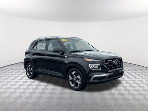 Used 2025 Hyundai Venue SEL FWD image 4