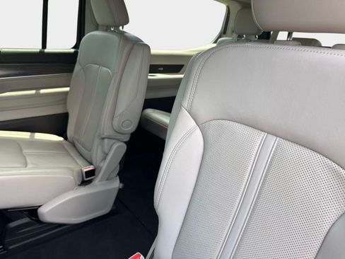 Used 2023 Jeep Wagoneer Series II w/ Convenience Group I AWD/4WD image 14