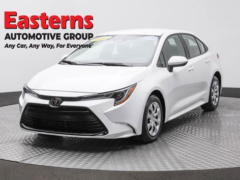 Used 2024 Toyota Corolla LE image 1