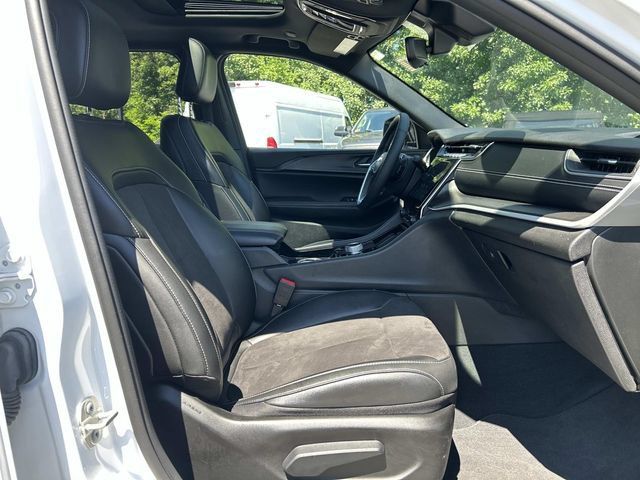 Used 2023 Jeep Grand Cherokee Altitude AWD/4WD image 17