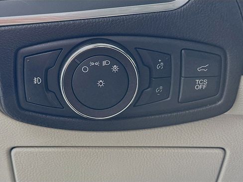 Used 2019 Ford Edge Titanium w/ Cold Weather Package AWD/4WD image 10